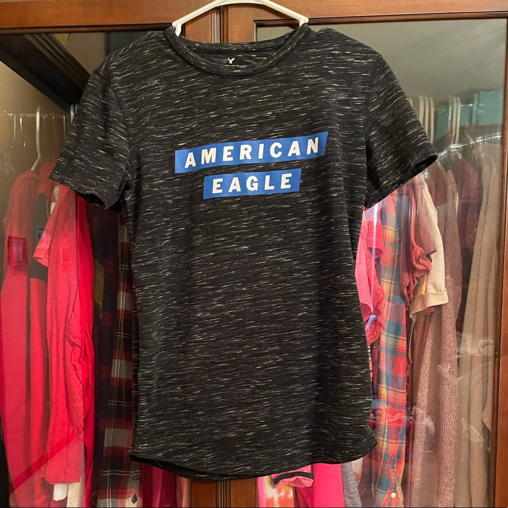 Mens American Eagle short sleeve tee.